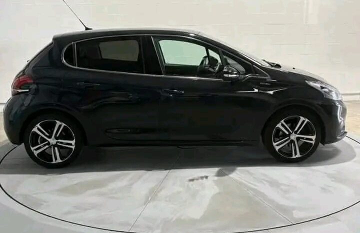 
								PEUGEOT 208 full									