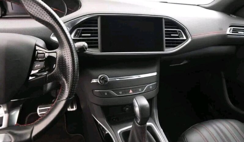 
								Peugeot 308 full									