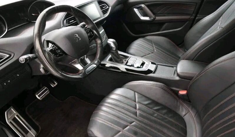 
								Peugeot 308 full									