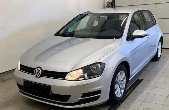 
								Volkswagen Golf full									