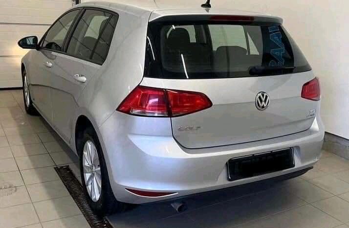 
								Volkswagen Golf full									