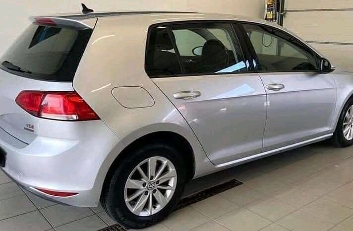 
								Volkswagen Golf full									