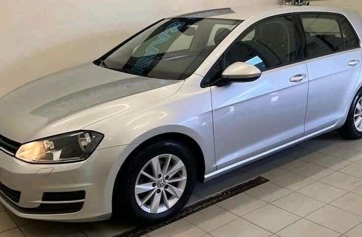 
								Volkswagen Golf full									