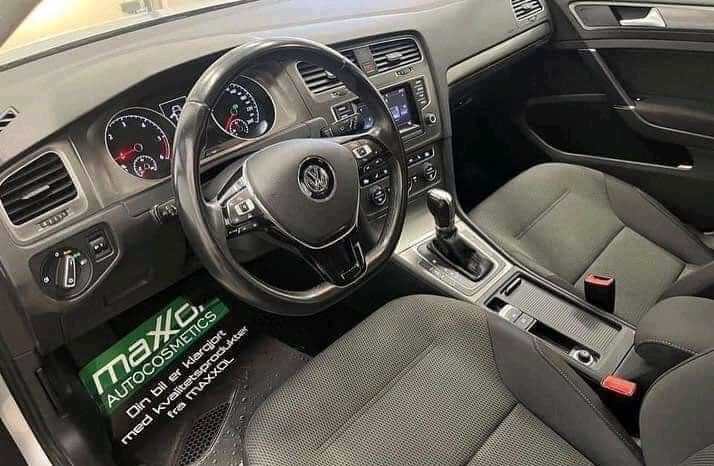 
								Volkswagen Golf full									