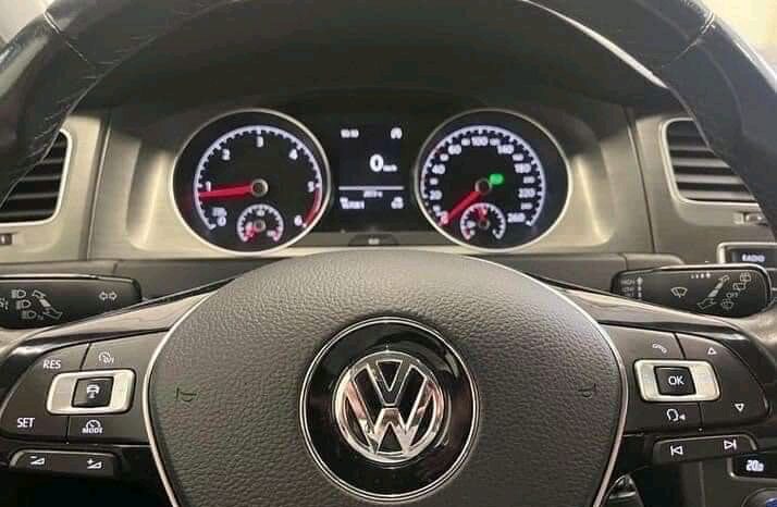 
								Volkswagen Golf full									