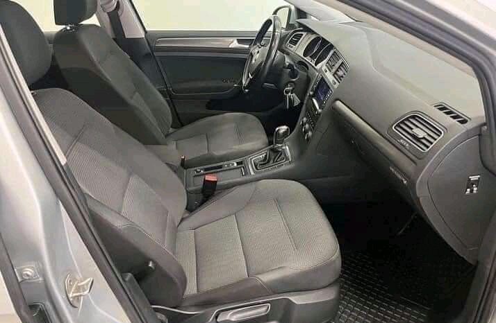 
								Volkswagen Golf full									