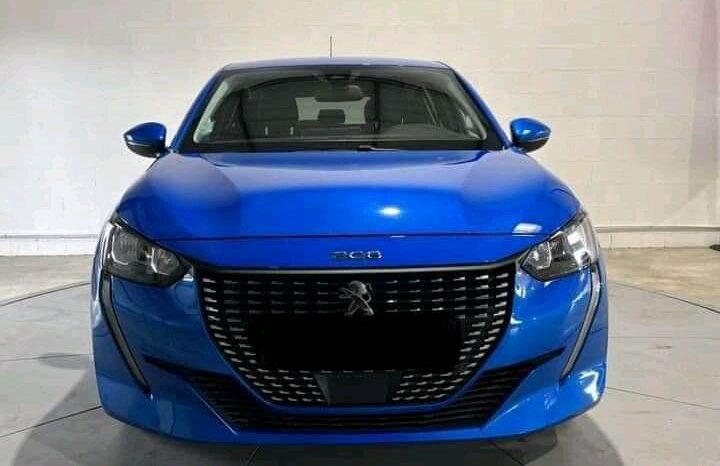 
								PEUGEOT 208 full									