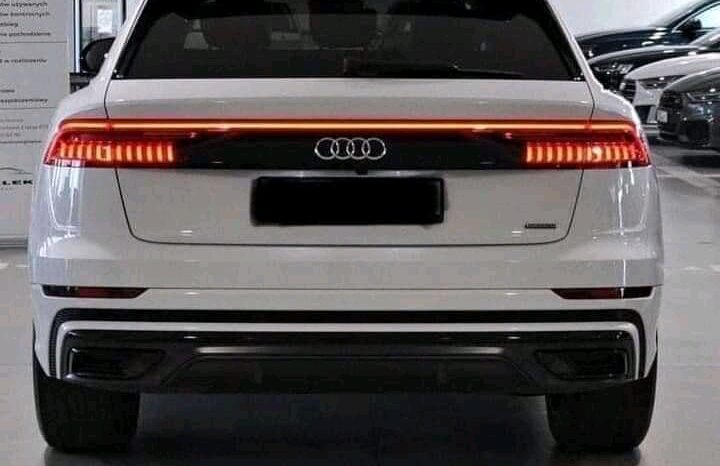 
								Audi Q8 full									