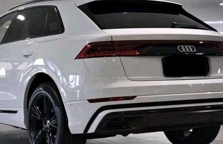 
								Audi Q8 full									