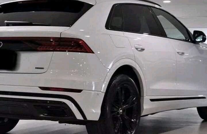 
								Audi Q8 full									