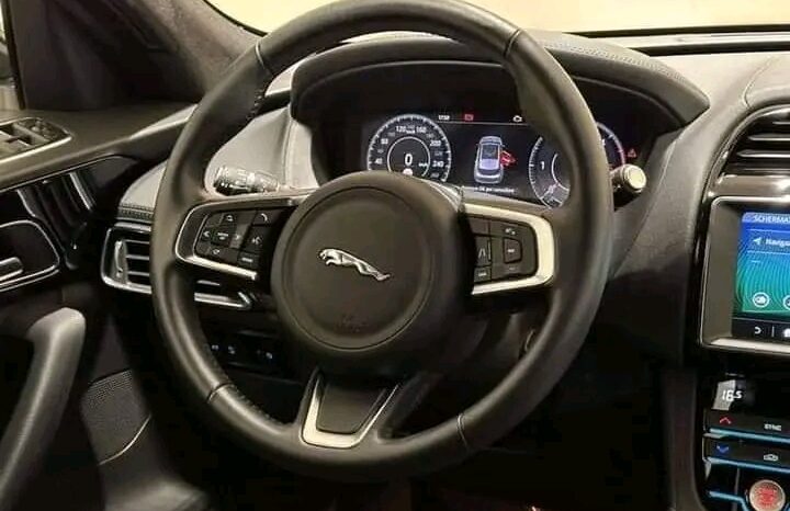 
								Jaguar F-Pace full									