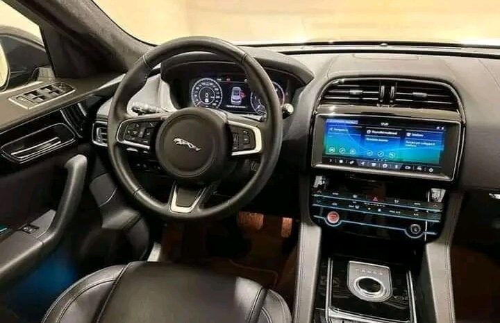 
								Jaguar F-Pace full									