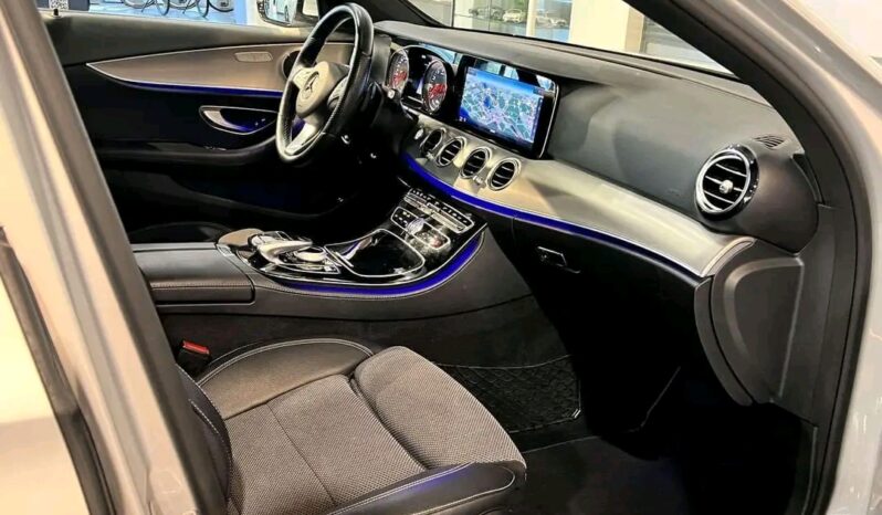 
								Mercedes-Benz Classe E full									