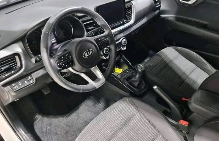 
								Kia Stonic 1.0 T-GDi full									