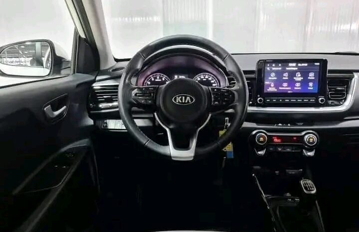 
								Kia Stonic 1.0 T-GDi full									