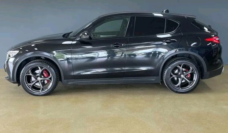 
								Alfa Romeo Stelvio full									