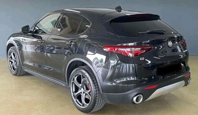 
								Alfa Romeo Stelvio full									