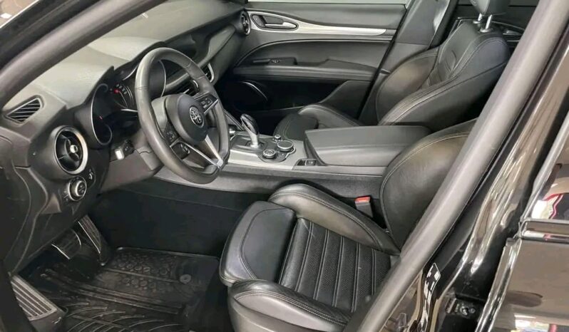 
								Alfa Romeo Stelvio full									