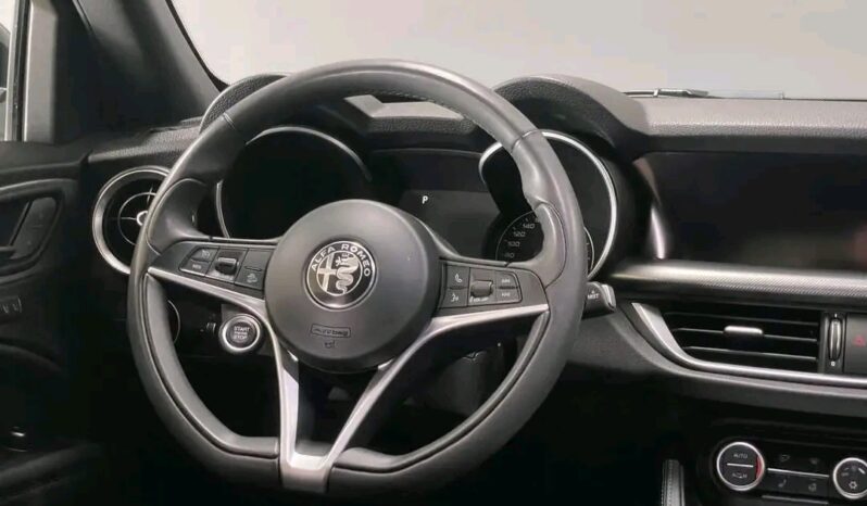 
								Alfa Romeo Stelvio full									