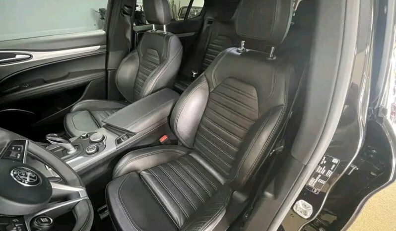 
								Alfa Romeo Stelvio full									