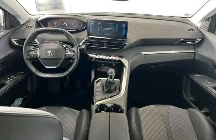 
								PEUGEOT 5008 full									