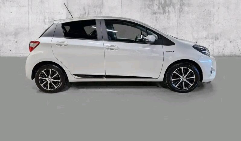 
								Toyota Yaris full									