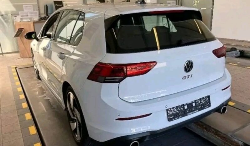 
								Volkswagen T-Cross full									