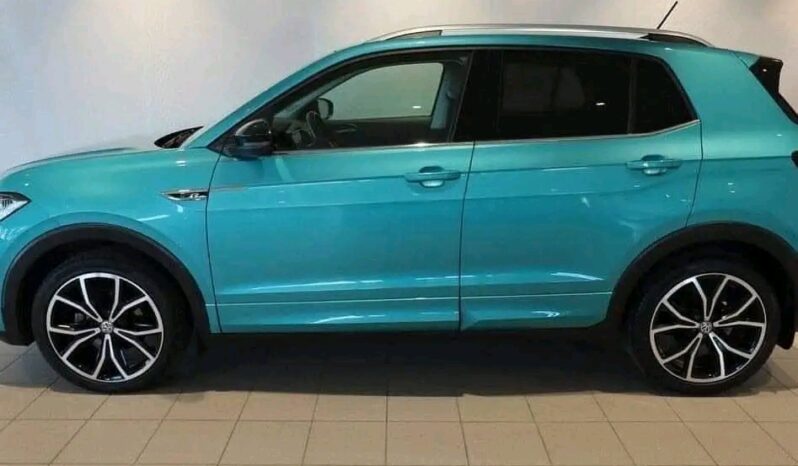 
								Volkswagen T-Cross full									