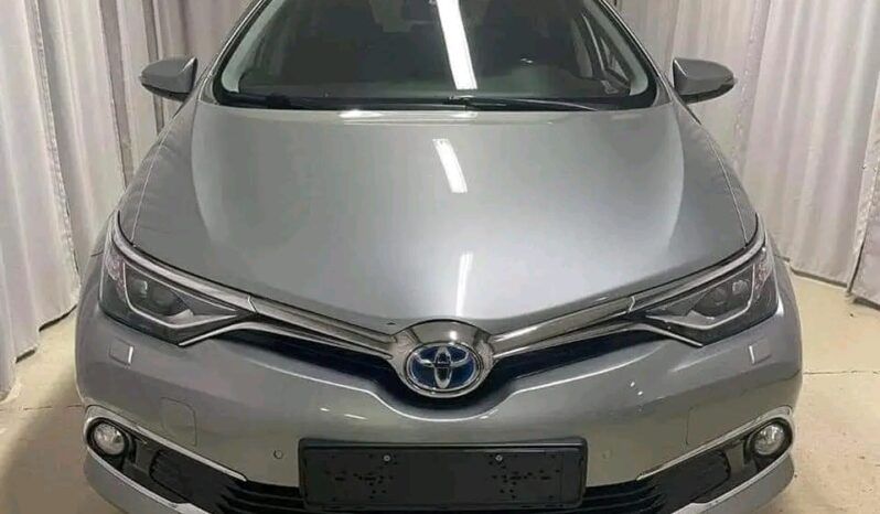 
								Toyota Auris full									