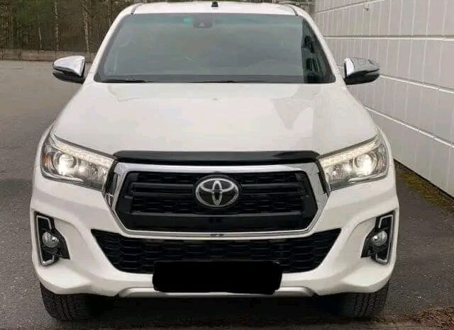 
								Toyota HiLux full									