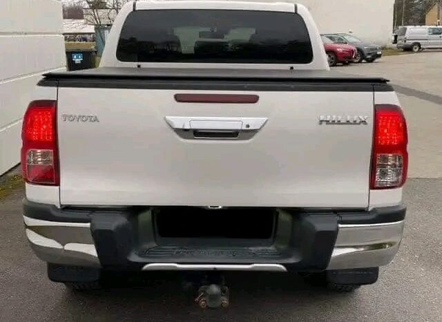 
								Toyota HiLux full									