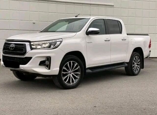 
								Toyota HiLux full									