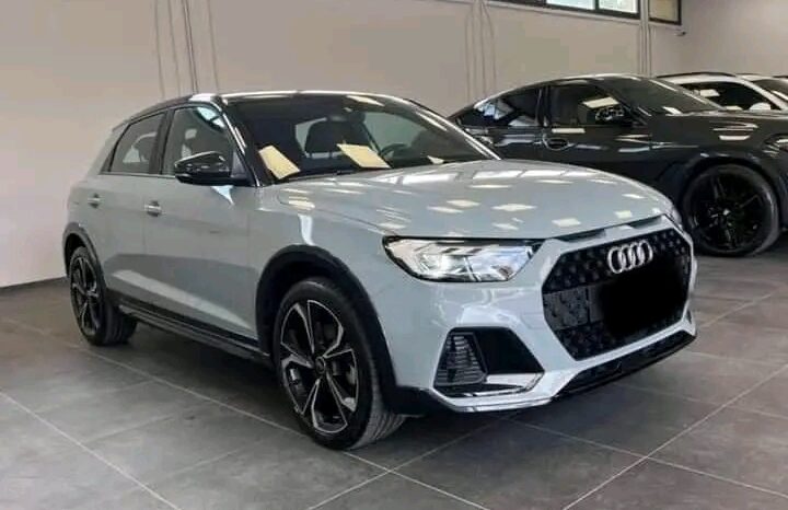 
								Audi A1 full									