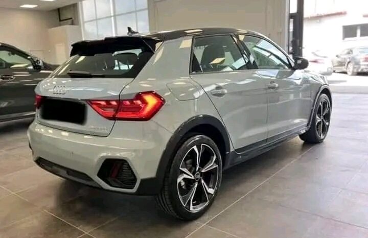 
								Audi A1 full									