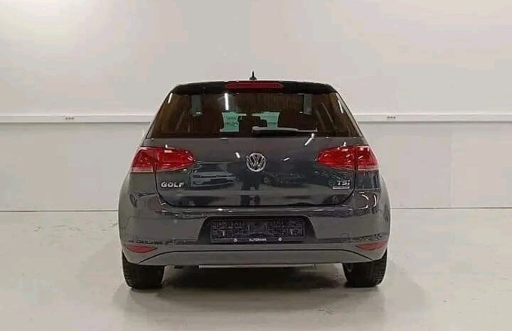 
								Volkswagen Golf full									