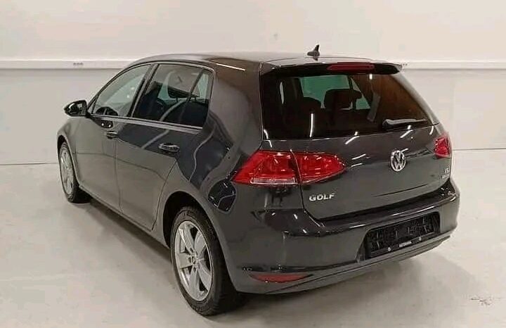 
								Volkswagen Golf full									