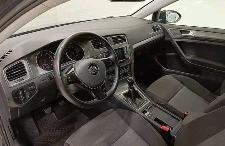 
								Volkswagen Golf full									