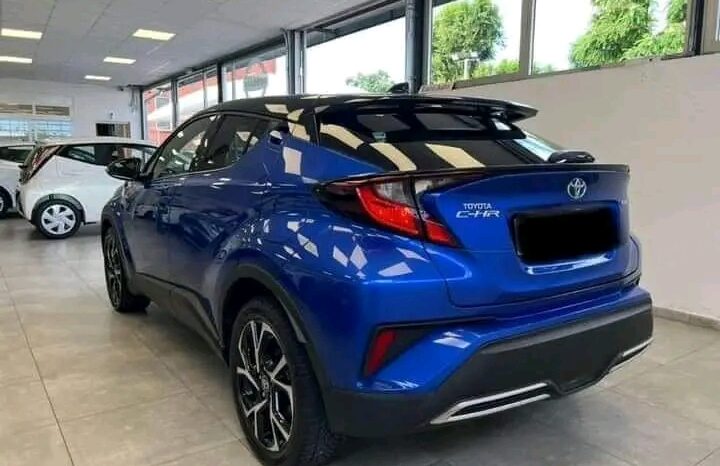 
								Toyota C-HR 2.0 Hybrid full									