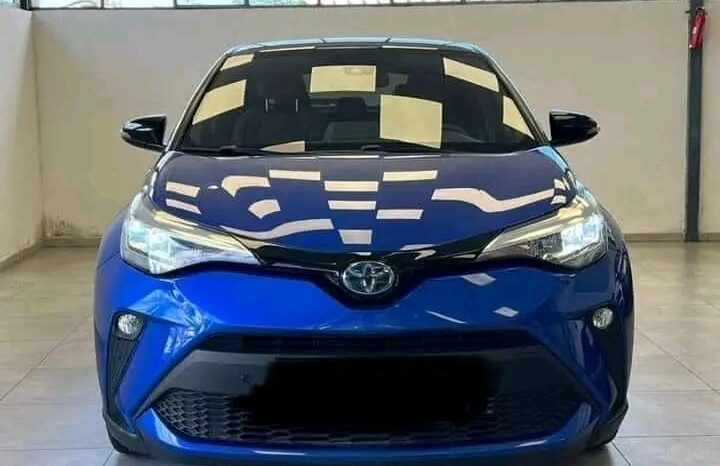 
								Toyota C-HR 2.0 Hybrid full									