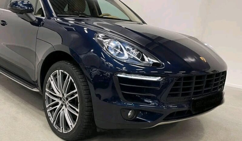 
								Porsche Macan full									