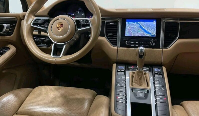 
								Porsche Macan full									