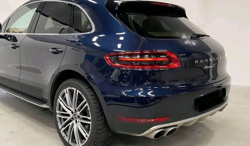 
								Porsche Macan full									